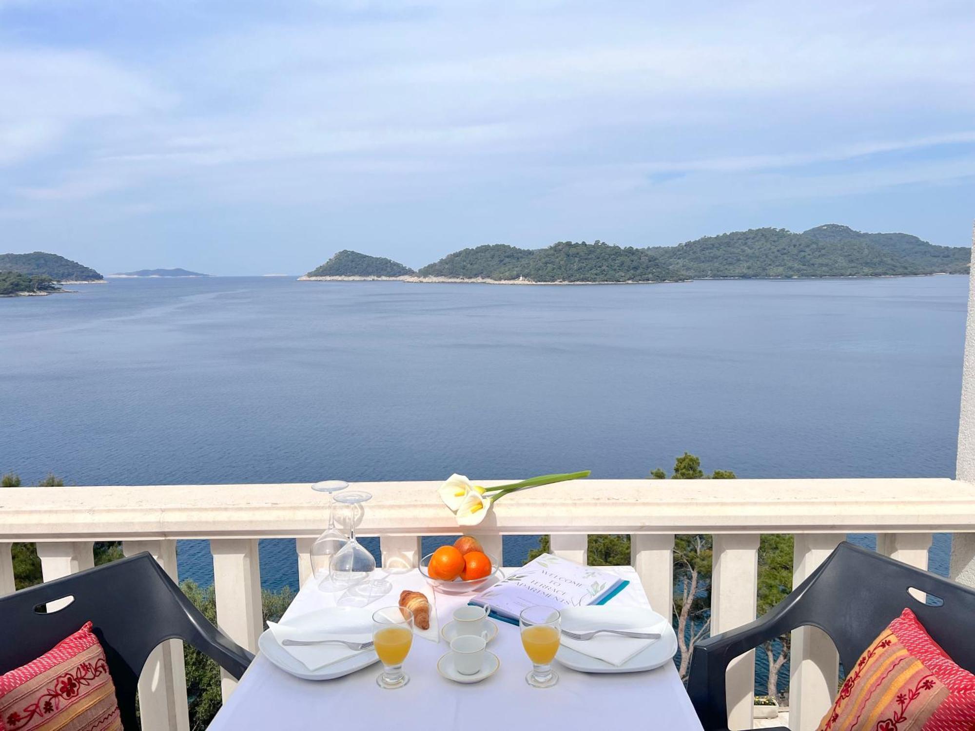Terrace Studios With Panoramic Seaview Uble Exterior foto